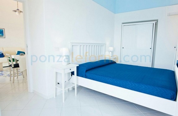 10ponza-APPARTAMENTO-PONZA-DELFINO.jpg