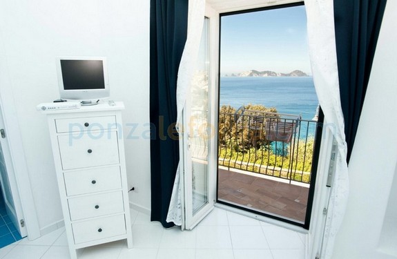 7ponza-APPARTAMENTO-PONZA-DELFINO.jpg